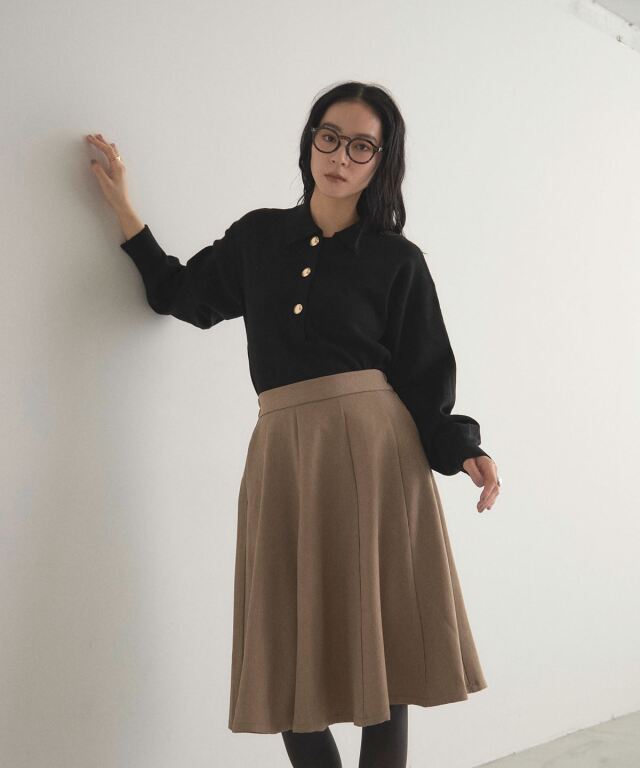 オフィシャルサイト限定】襟付きゴールドボタンニット