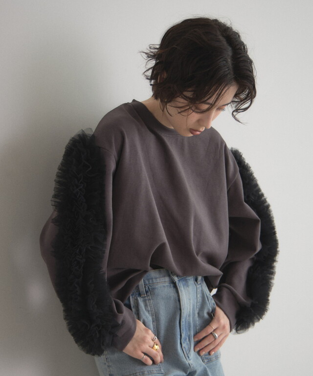 【オフィシャルサイト限定】フリルチュールスリーブプルオーバー
