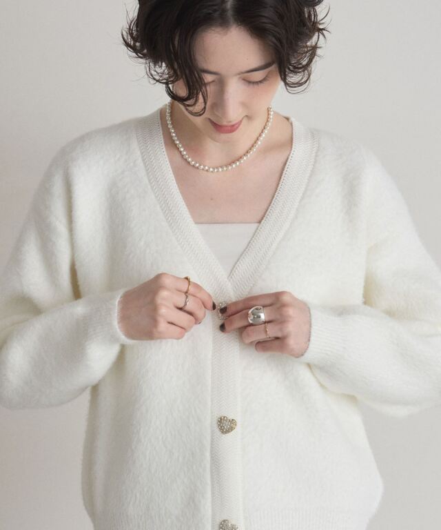オフィシャルサイト限定】ハートボタンVネックカーディガン