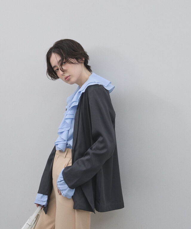 オフィシャルサイト限定】ポプリンラッフルカラーブラウス