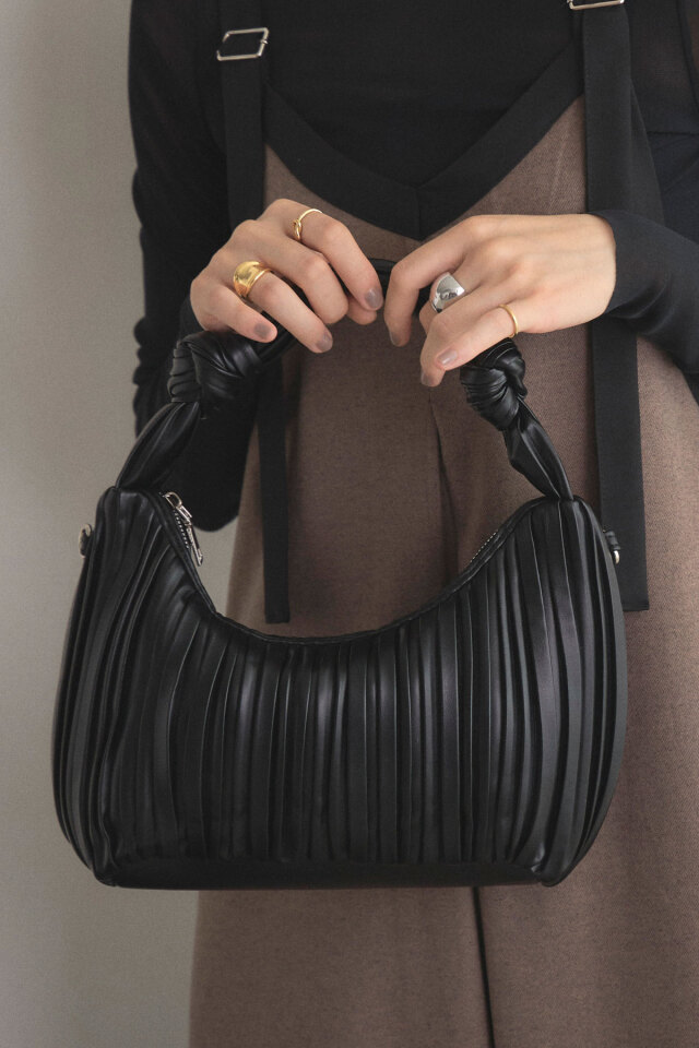 ケーブルニット