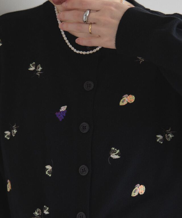 オフィシャルサイト限定】フラワーフルーツ刺繍カーディガン
