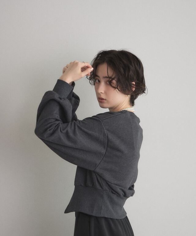 オフィシャルサイト限定】センタースリットスウェット