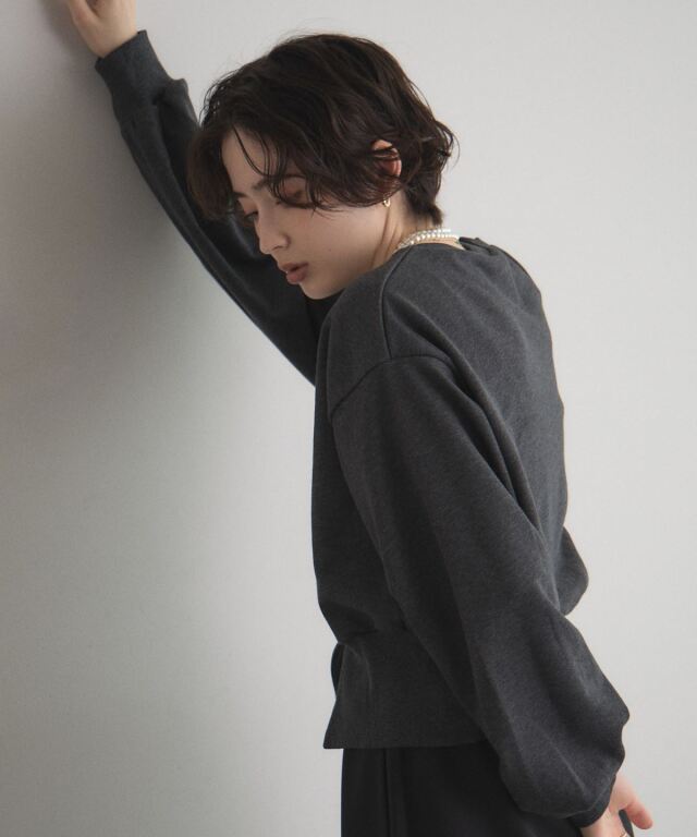 オフィシャルサイト限定】センタースリットスウェット