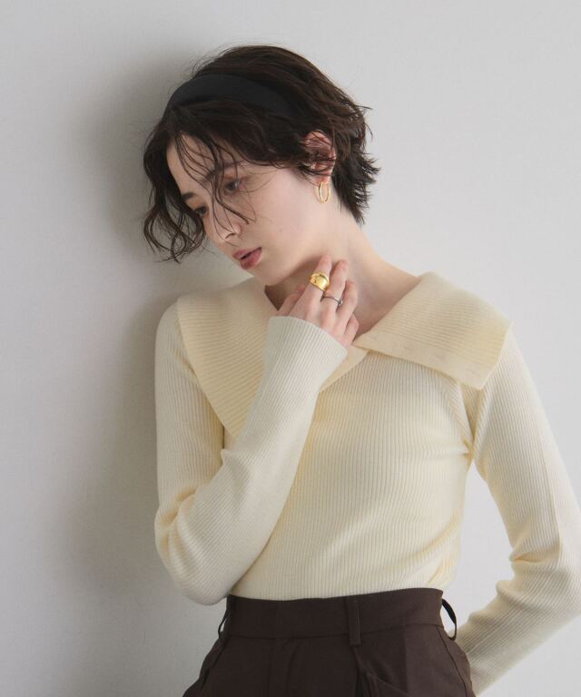 オフィシャルサイト限定】ボタンデザインオフショルニット