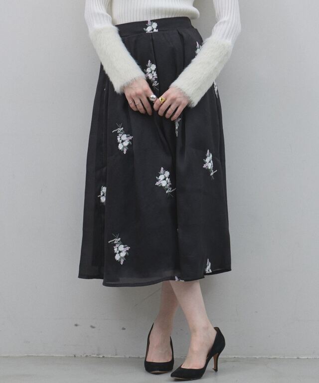 新品✨️オブリ 立体フラワーバックリボンスカート 定価46200円 オフィシャルサイト限定】フラワーエンブロイダリーフレアスカート