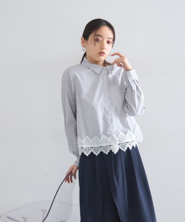 オフィシャルサイト限定】モチーフレースヘムシャツ