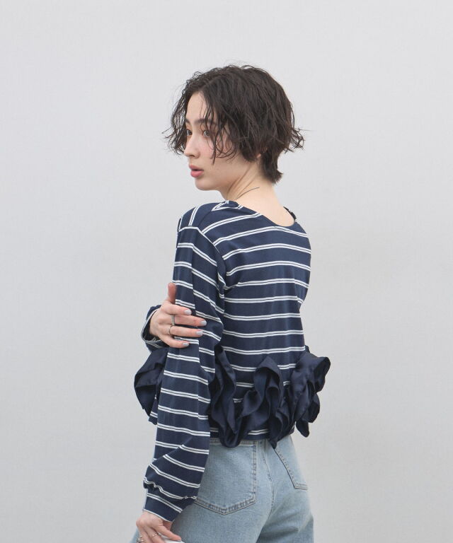 オフィシャルサイト限定】ボーダーサテンフリルトップス