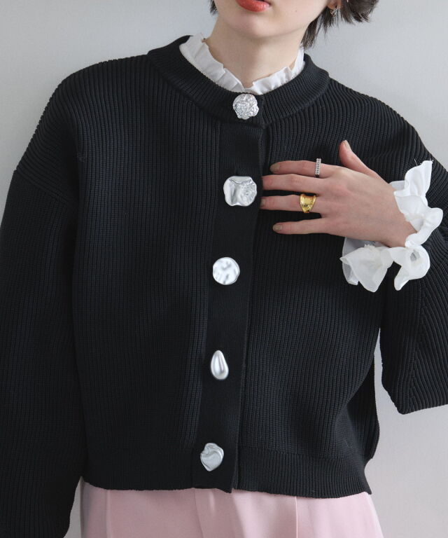 【オフィシャルサイト限定】デザインボタンニットカーディガン