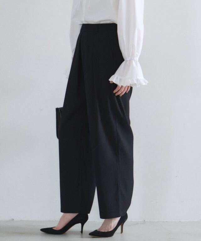 オフィシャルサイト限定】美脚タックパンツ（セットアップ可能）
