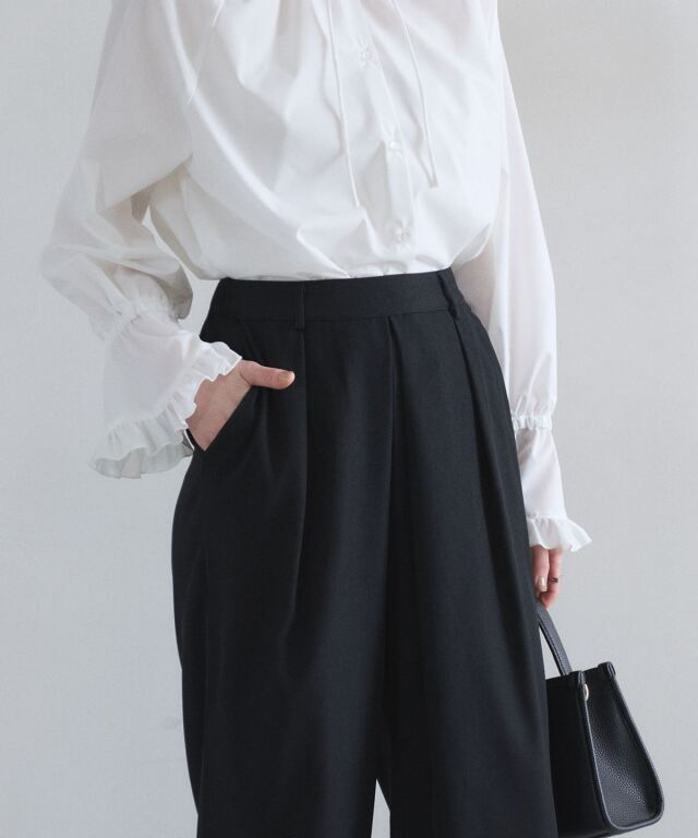 オフィシャルサイト限定】美脚タックパンツ（セットアップ可能）