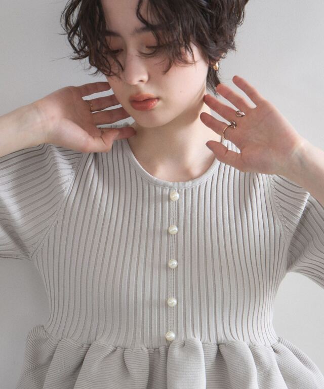 パール付きチュールレイヤードペプラムニット(半袖)