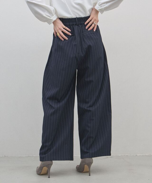 オフィシャルサイト限定】ピンストライプタックワイドパンツ