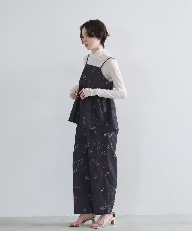 オフィシャルサイト限定】フラワープリントペプラムキャミビスチェ