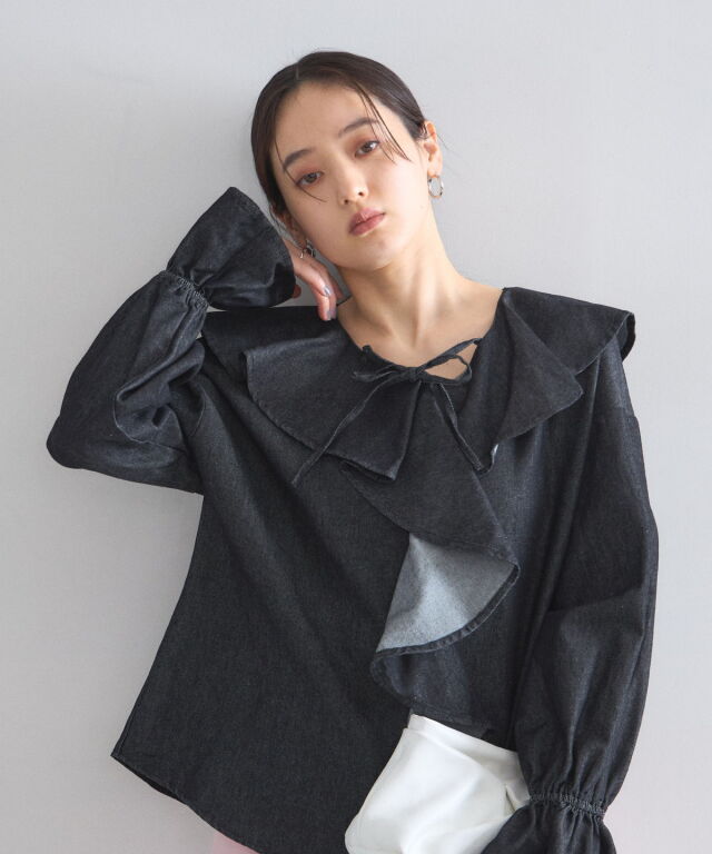 オフィシャルサイト限定】デニムラッフルブラウス