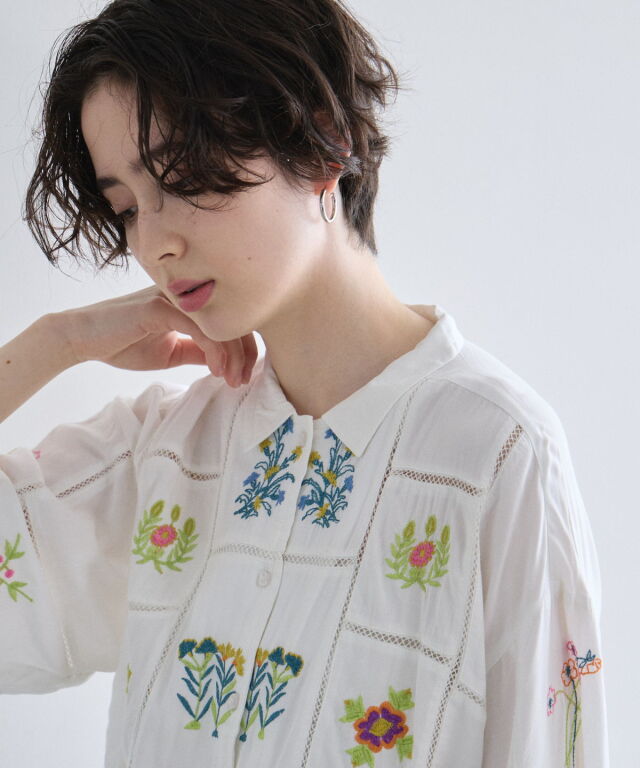 mame ボタニカルフラワーシャツ　刺繍シャツ Mame Kurogouchi(マメ) Botanical Embroidery Big T-Shirt、Tribal