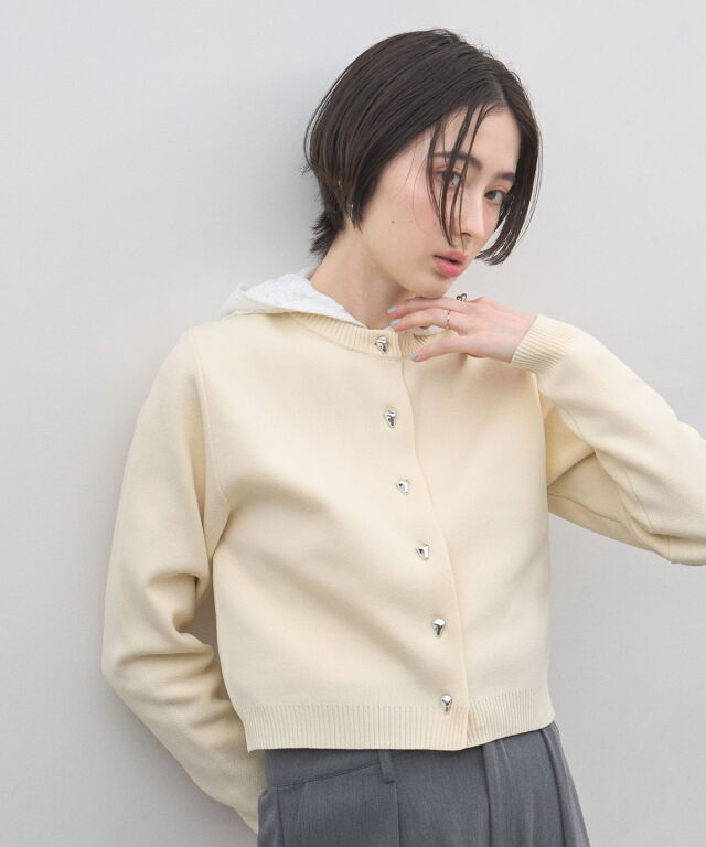 オフィシャルサイト限定】メタルボタンニットカーデ