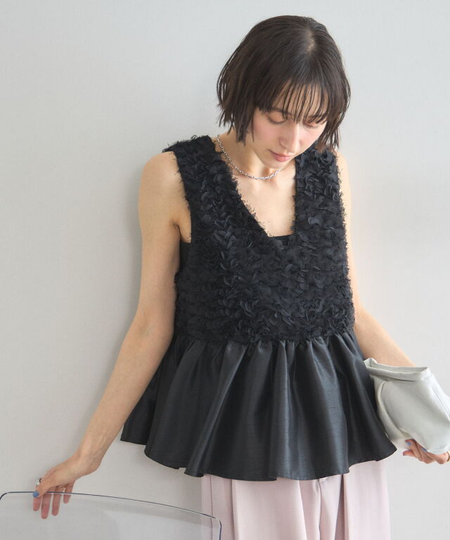 【オフィシャルサイト限定】花びらフリンジペプラムトップス