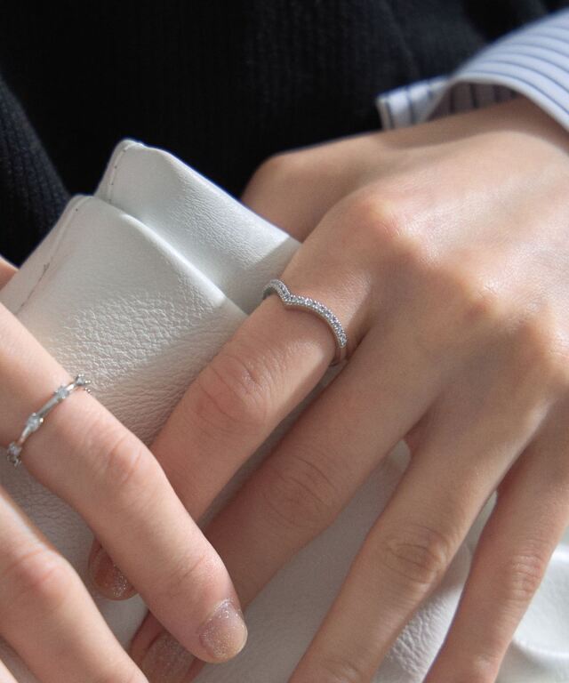 【オフィシャルサイト限定】Vカットキュービック