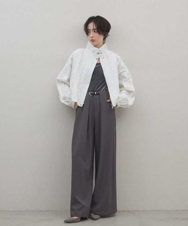 オフィシャルサイト限定】フリルピンタックスタンドカラーブルゾン