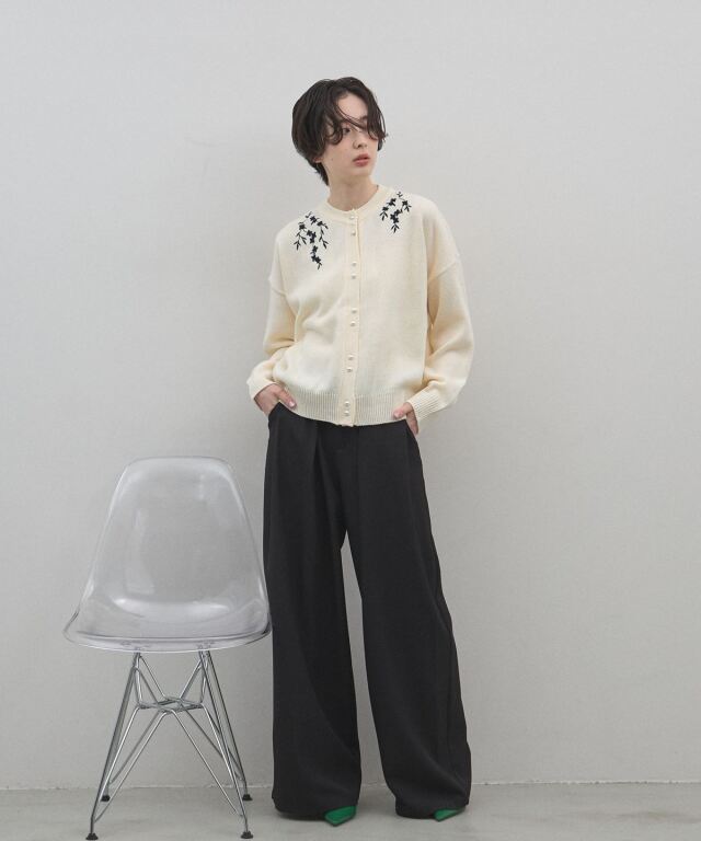 最終価格　tocco フラワー刺繍カーディガン tocco closet（トッコ クローゼット）の「立体フラワー刺繍パール釦