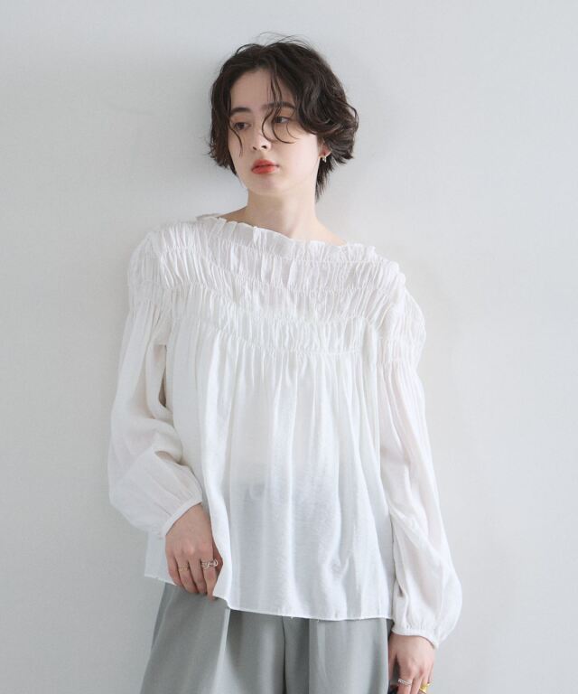 オフィシャルサイト限定】シャーリングブラウス