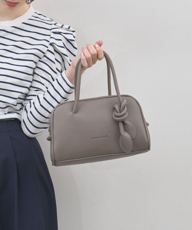 オフィシャルサイト限定】フェイクレザースクエア2WAY使用ショルダー