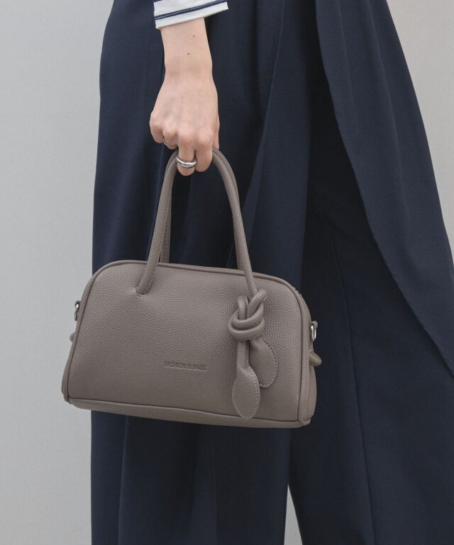 オフィシャルサイト限定】フェイクレザースクエア2WAY使用ショルダー