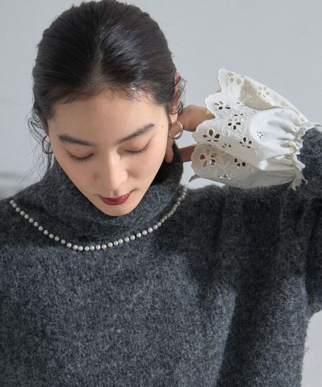 オフィシャルサイト限定】裾レースハイネックニット