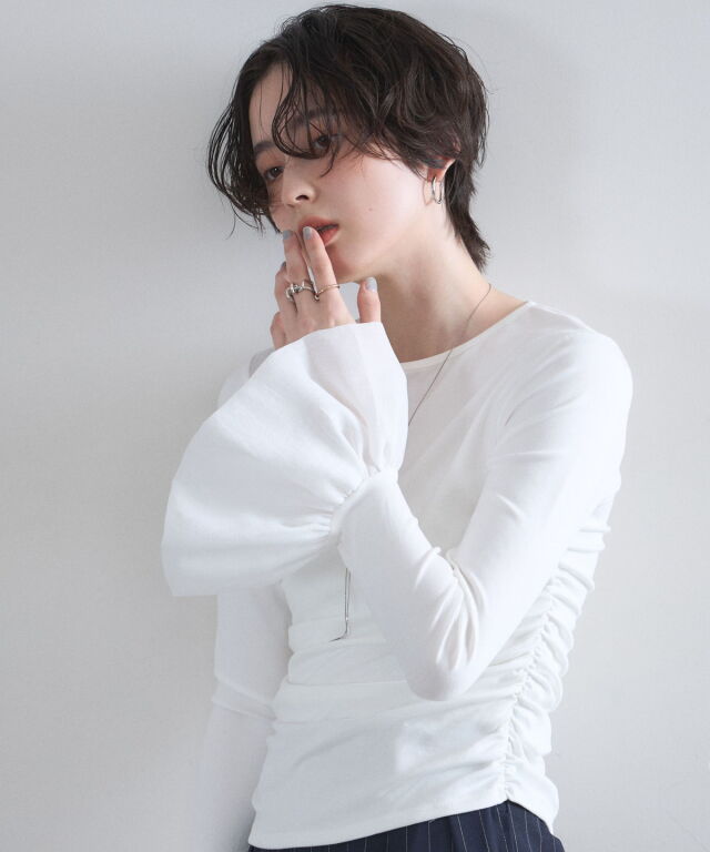 オフィシャルサイト限定】シャーリングフレアスリーブTシャツ