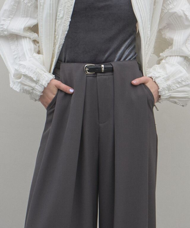オフィシャルサイト限定】ベルト付きスラッシュタックデザインワイドパンツ