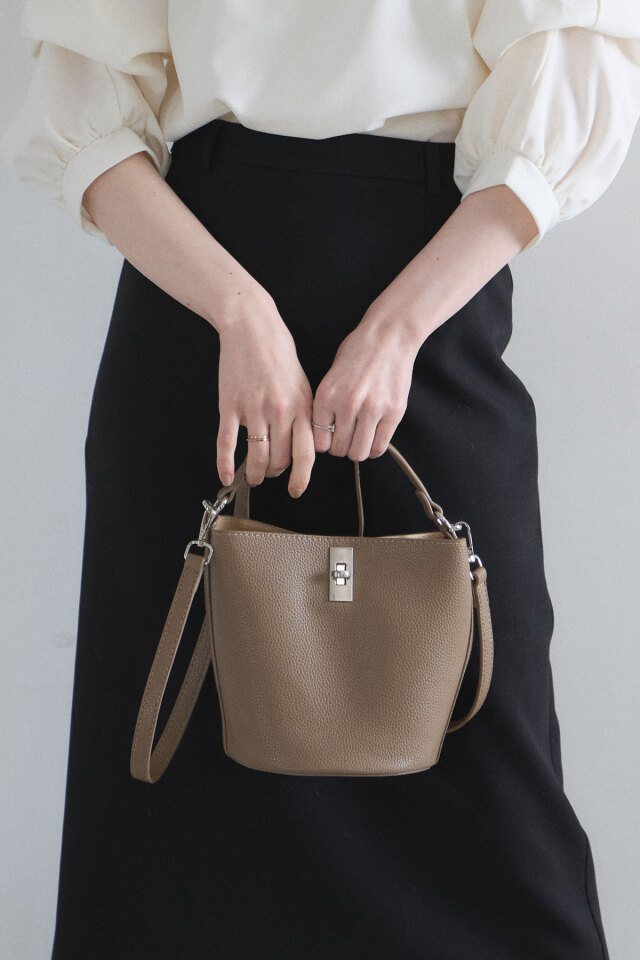 ケーブルニット