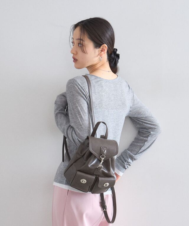 オフィシャルサイト限定】フラップポケットファイクレザーリュック