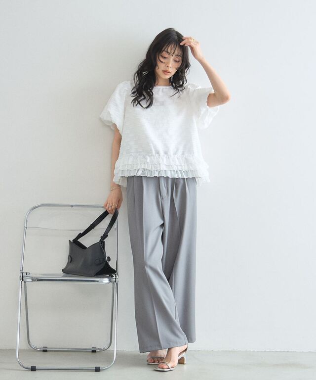 オフィシャルサイト限定】エンボスジャガード裾フリルチュニック