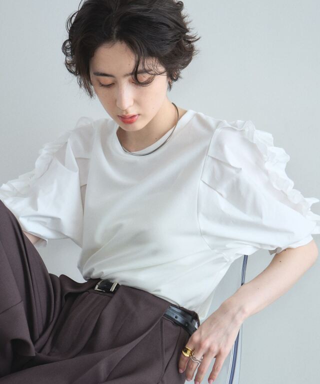【オフィシャルサイト限定】パール付きフリルスリーブブラウス