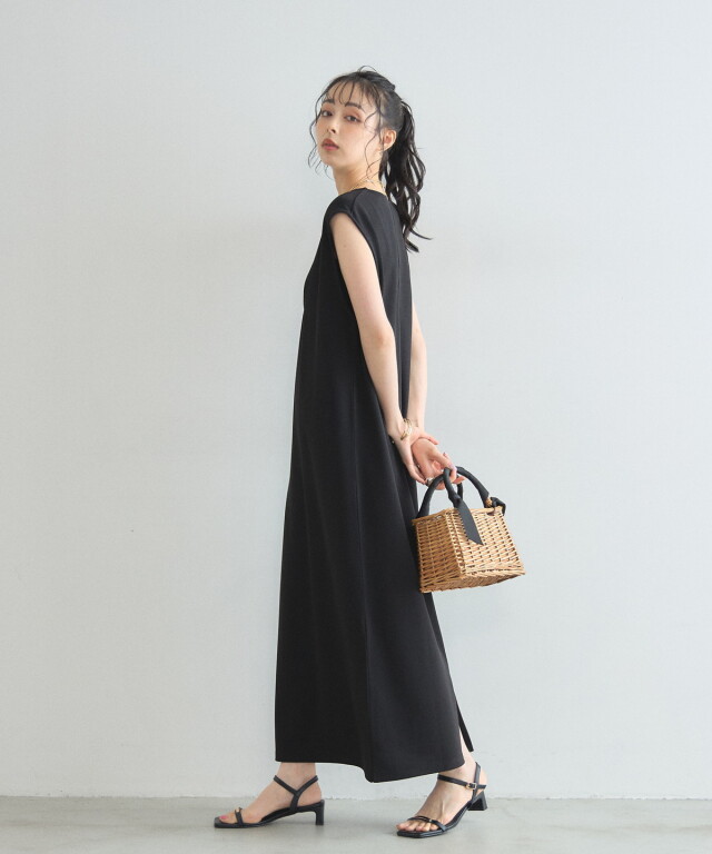 オフィシャルサイト限定】マットポンチUネックワンピース