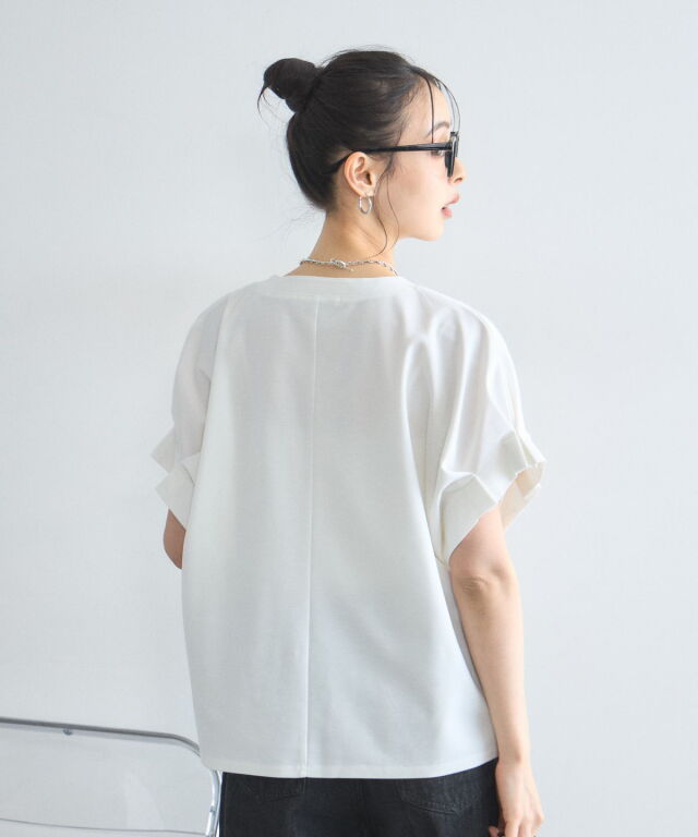 ボタン付きタックスリーブカットソー