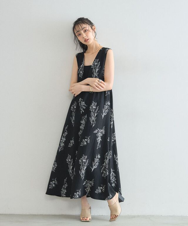 オフィシャルサイト限定】ラインフラワーワンピース