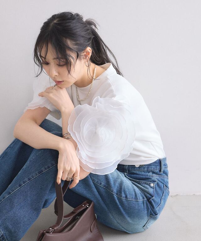 オフィシャルサイト限定】フラワースリーブカットソー