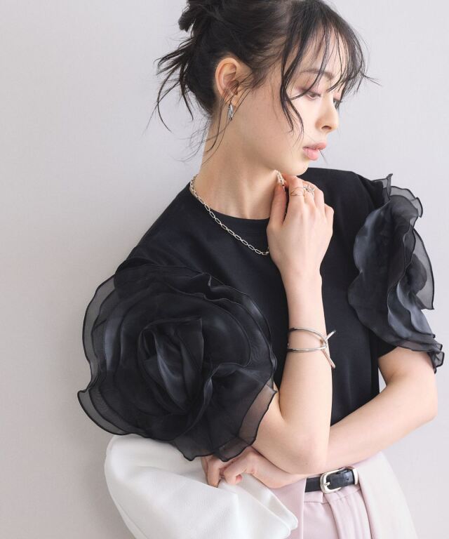 オフィシャルサイト限定】フラワースリーブカットソー