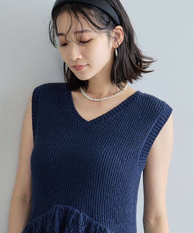 裾フリルニットベスト