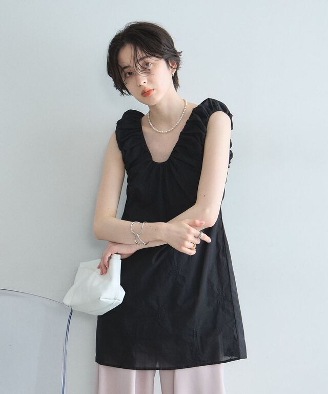 オフィシャルサイト限定】刺繍ギャザーノースリチュニックワンピース