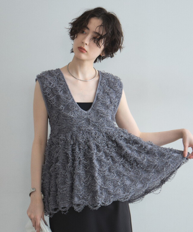 【オフィシャルサイト限定】チョウチョヤーンペプラムVネックプルオーバー