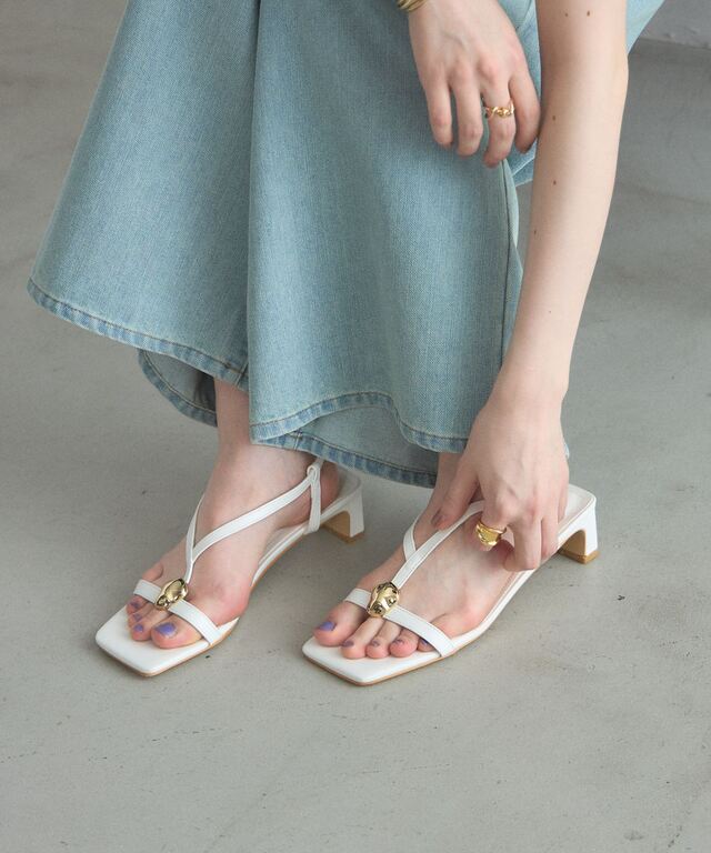オフィシャルサイト・店舗限定】ニュアンスメタルストラップサンダル