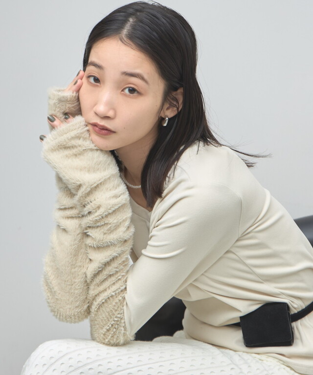 【オフィシャルサイト限定】袖フェザーニットソー