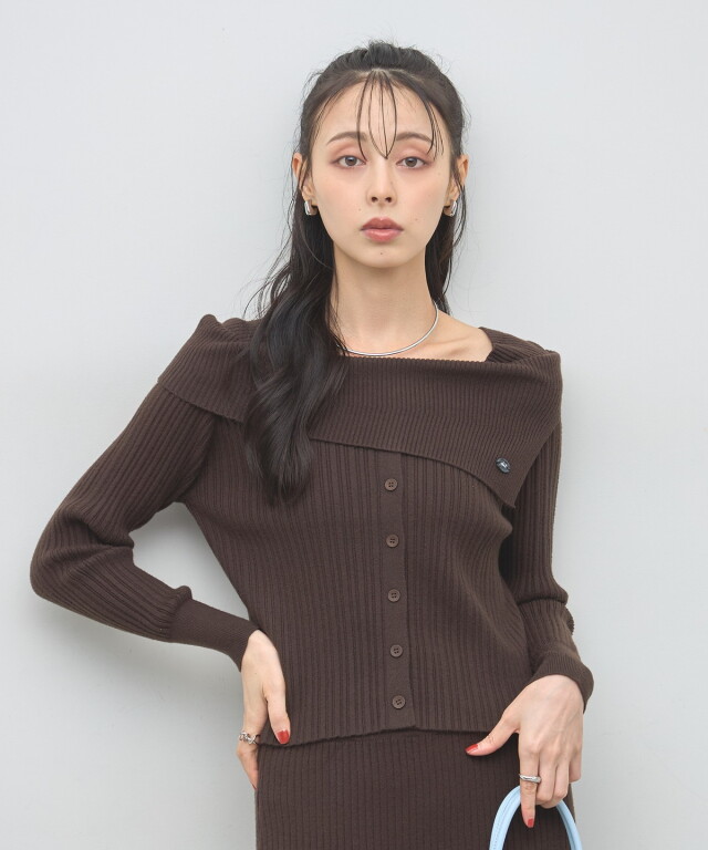 オフィシャルサイト限定】アシメオフショルトップス＋ニットスカート