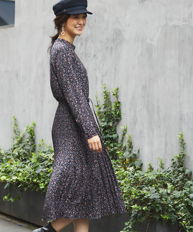Web限定 花柄スタンドカラープリーツワンピース