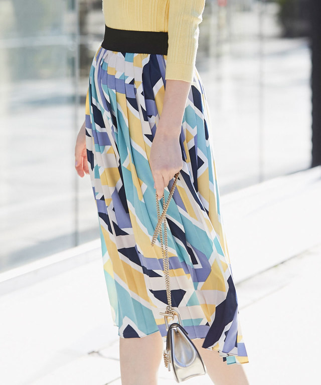 Web限定 幾何学プリントプリーツスカート