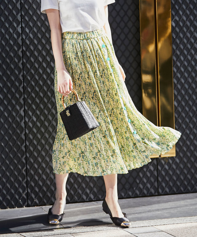 Web限定 小花柄ラップ風プリーツスカート