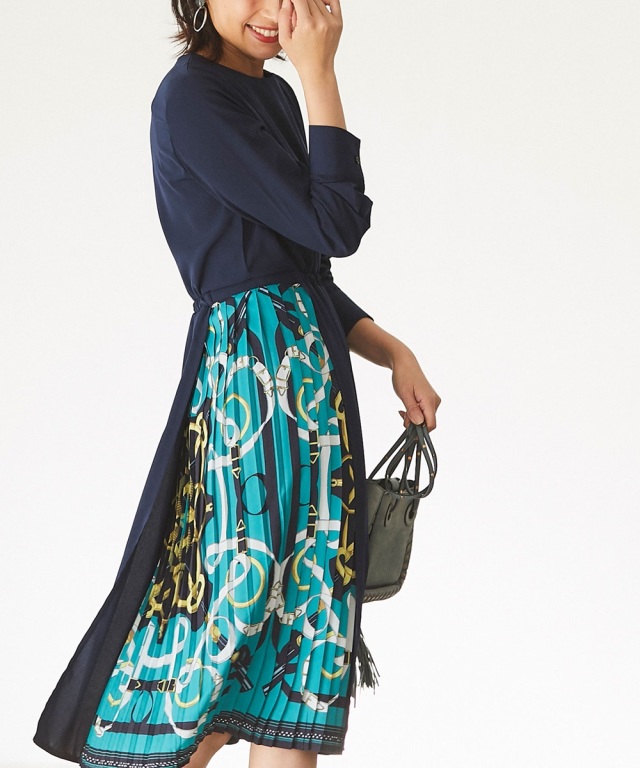 佐藤 匠さん着用 Luxe Line サイドスカーフ柄プリーツワンピース